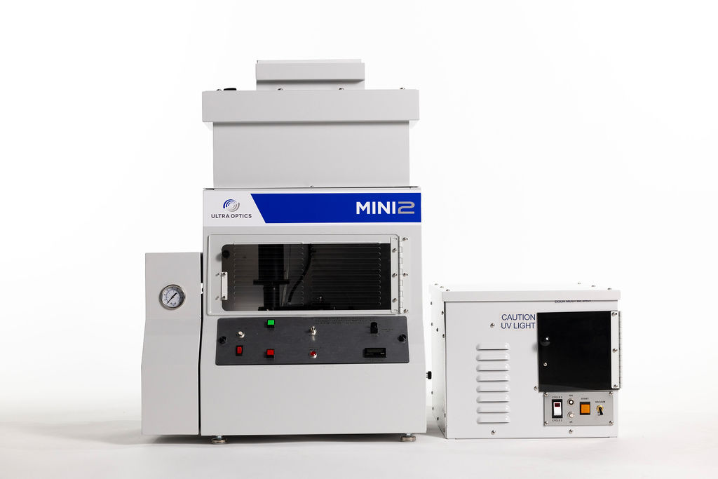 close up view of the Mini2 and separate cure unit