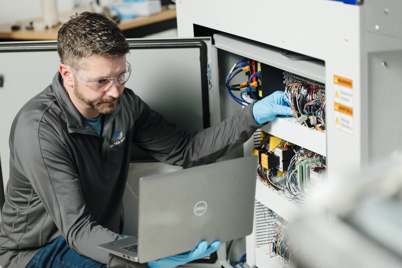 An Ultra Optics employee is ready to help customers.